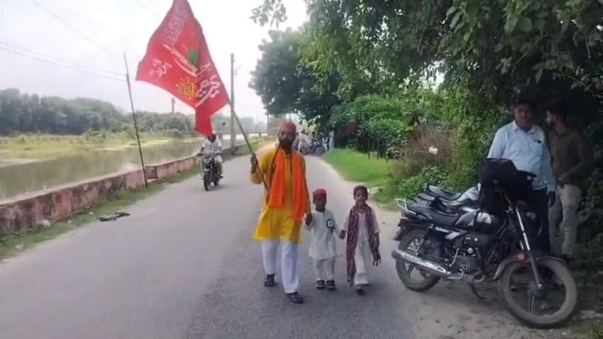 छोटे कदम, बड़ा हौसला! रुड़की में मासूम बच्चों के इस सफर ने सिखाया इंसानियत का सबसे बड़ा सबक