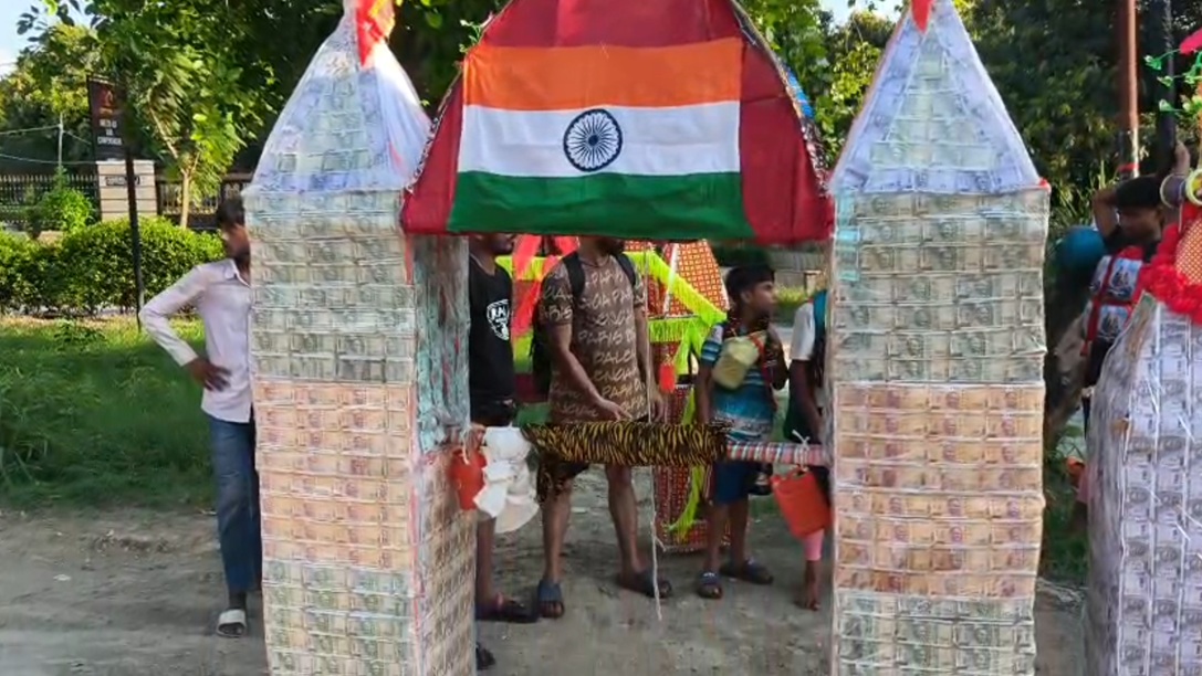 फूल नहीं, 2.70 लाख के नोटों से सजी कांवड़! सहारनपुर में देखने उमड़ी भीड़, पुलिस का पहरा
