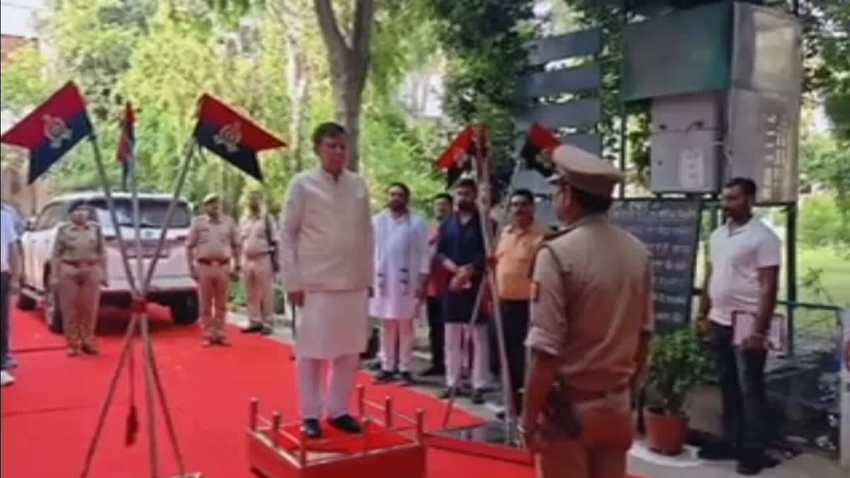 आखिर राष्ट्रगान के दौरान बीच में क्यों निकल गए सतीश महाना? जानिए उन्नाव के उस घटनाक्रम का पूरा सच