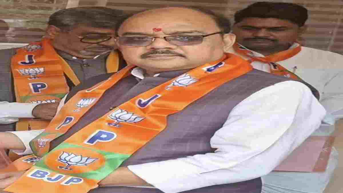 जनसुनवाई में बुजुर्ग की मौत पर बवाल: BJP नेता ने प्रशासन पर किया हमला, कहा- समस्या का समाधान पहले ही हो जाता तो…