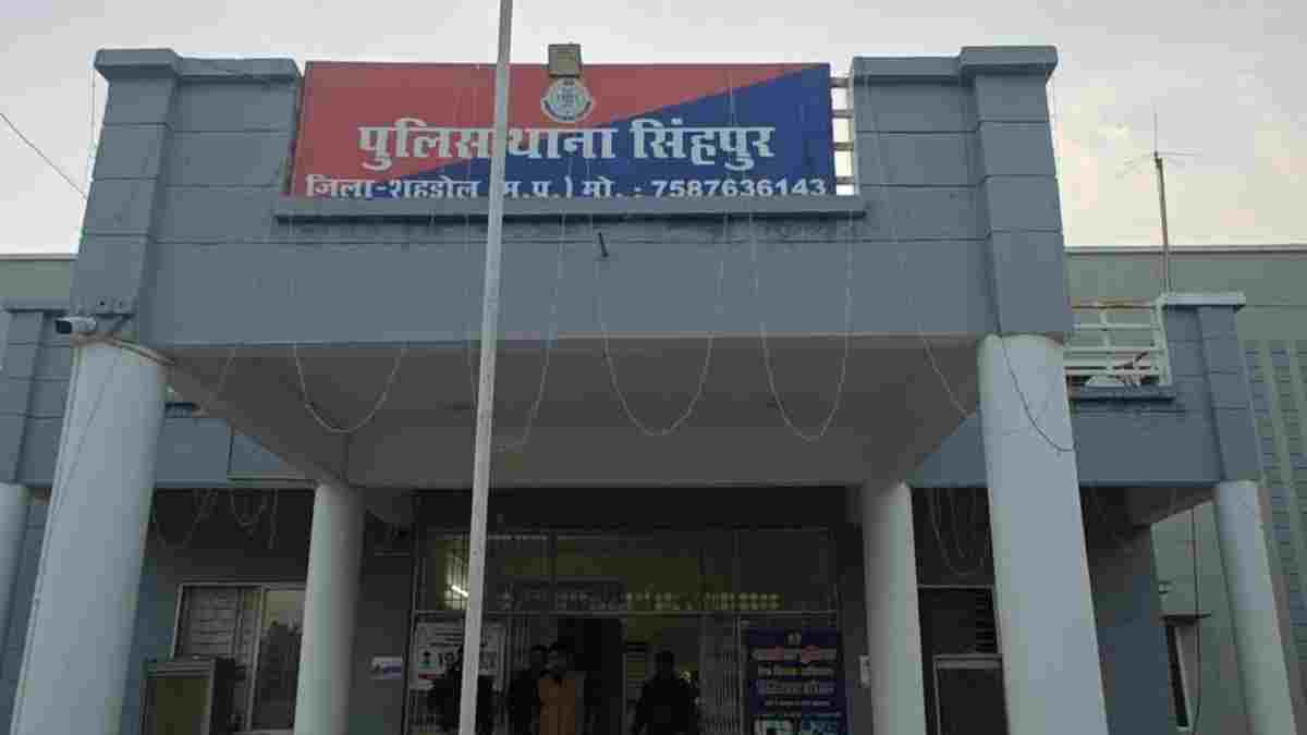 साइबर ठग का नया पैंतरा: अग्रवाल जी’ बनकर आया फोन, बेटी की बीमारी का सुनाया झांसा… लिंक दबाते ही पार हुई रकम