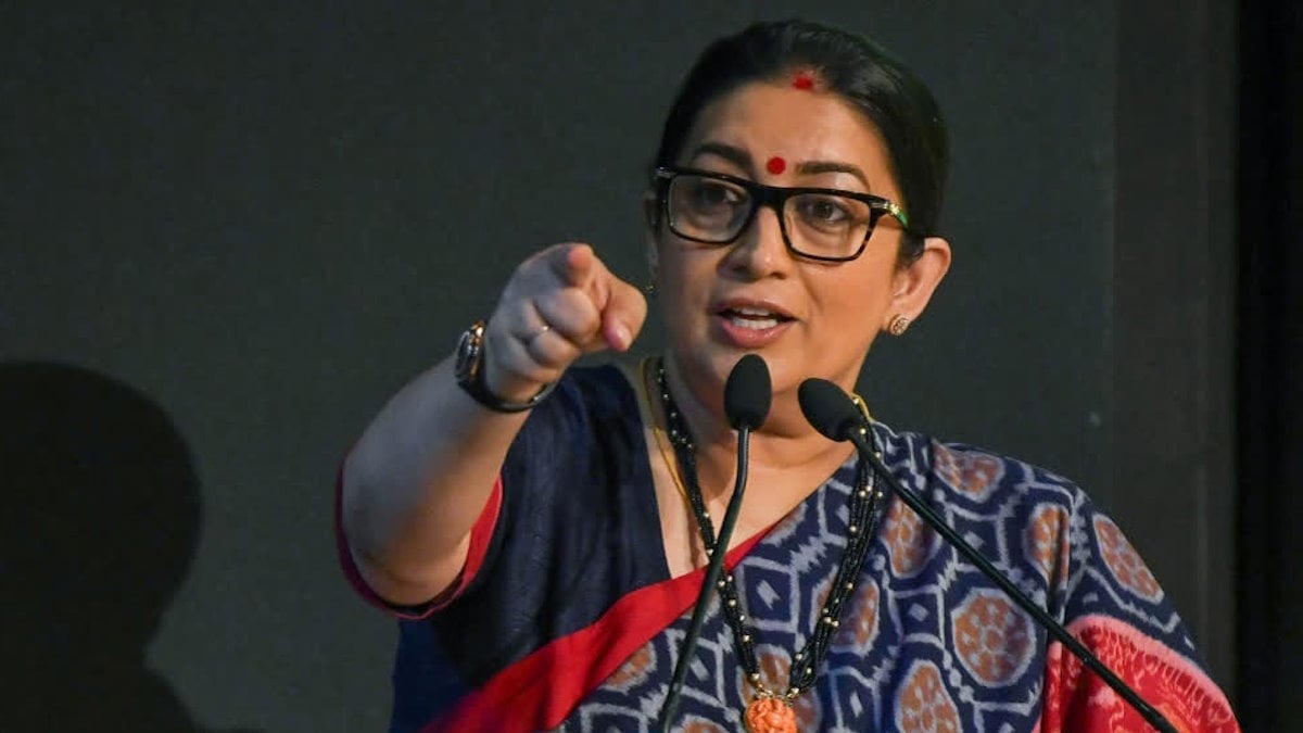स्मृति ईरानी को छत्तीसगढ़ की कमान मिलने पर गरमाई सियासतः कांग्रेस ने उठाए सवाल- ‘यूपी से दूर रखकर क्यों दी गई छत्तीसगढ़ और हरियाणा की जिम्मेदारी?’