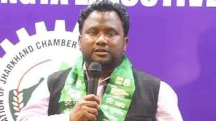 Ranchi News: JMM नेता सुजीत कुजूर के साथ बड़ा हादसा, घर की छत से गिरकर हुए घायल, ICU में जिंदगी-मौत से जूझ रहे