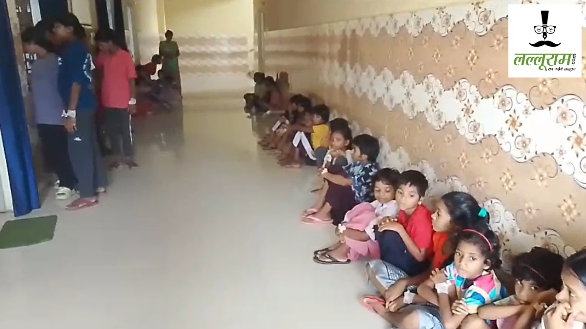CG News: पोटाकेबिन की 47 छात्राएं बीमार, अस्पताल में इलाज जारी, एक की हालत गंभीर