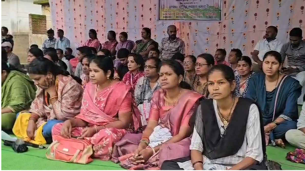 दो सूत्रीय मांगों को लेकर शिक्षकों की हड़ताल, प्रभावित हुई स्कूलों की शिक्षा व्यवस्था…