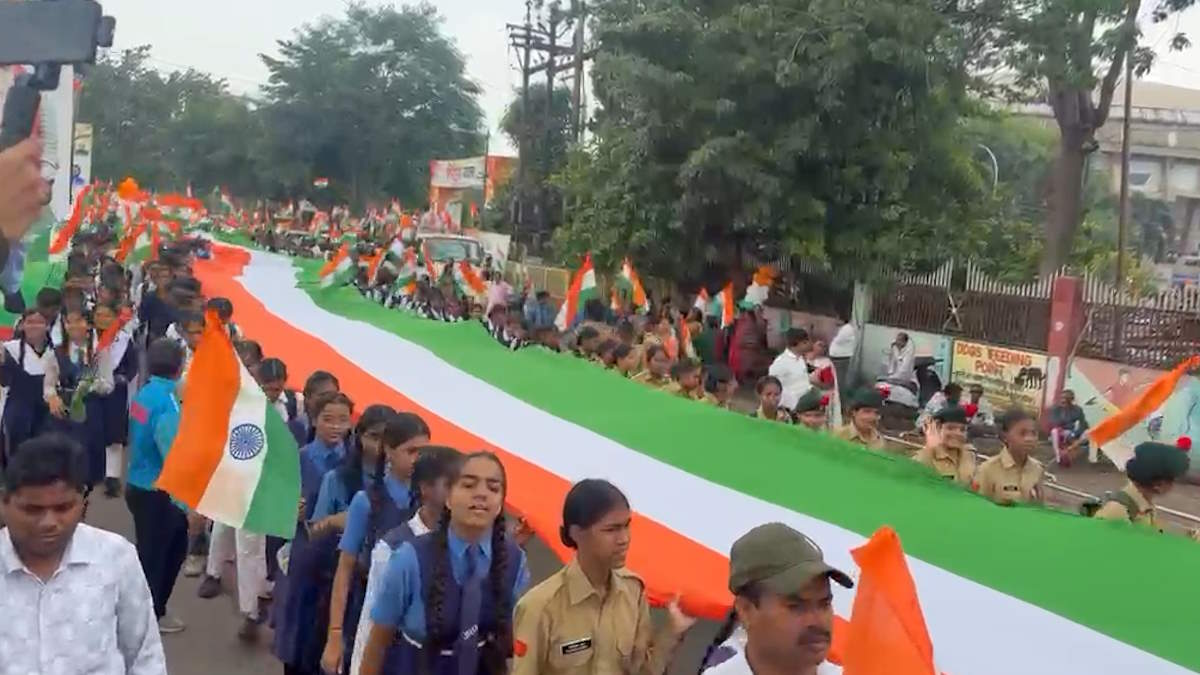 राजधानी में उल्लास के साथ निकली तिरंगा यात्रा, सीएम साय के साथ शामिल हुए मंत्री, विधायक और आमजन…