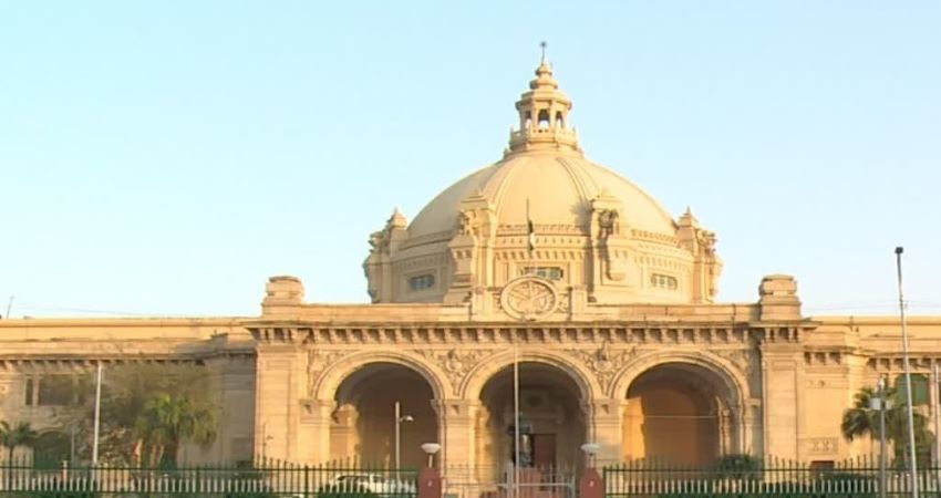 यूपी विधानसभा में मल्टी-लैंग्वेज सुविधा, उर्दू को लेकर सपा का हंगामा, गरमाई राजनीति