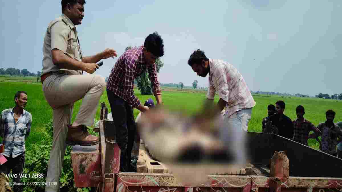 रात में घर से घूमने निकले 2 दोस्त, सुबह खेत में फंदे पर लटकी मिली लाश, मची सनसनी