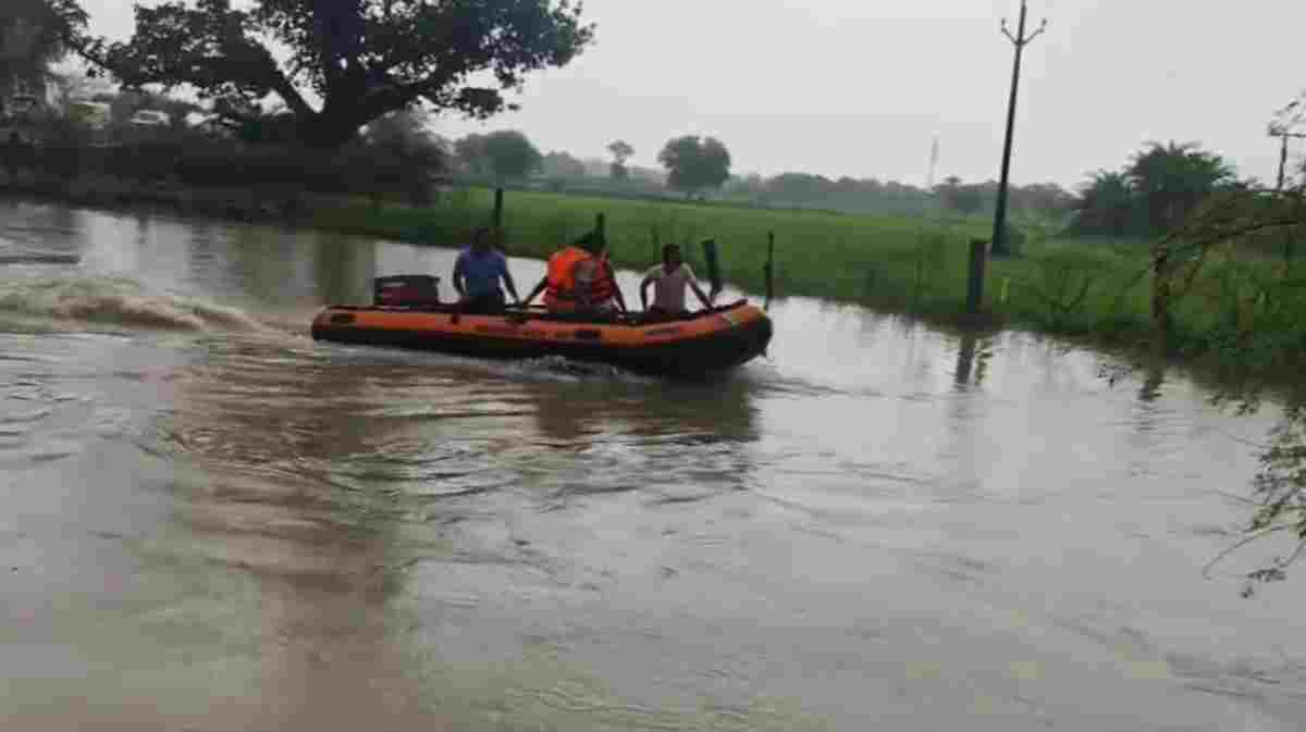 मछली पकड़ने गया था युवक, नाले के तेज बहाव में बहा, 15 घंटे बाद भी नहीं मिला सुराग