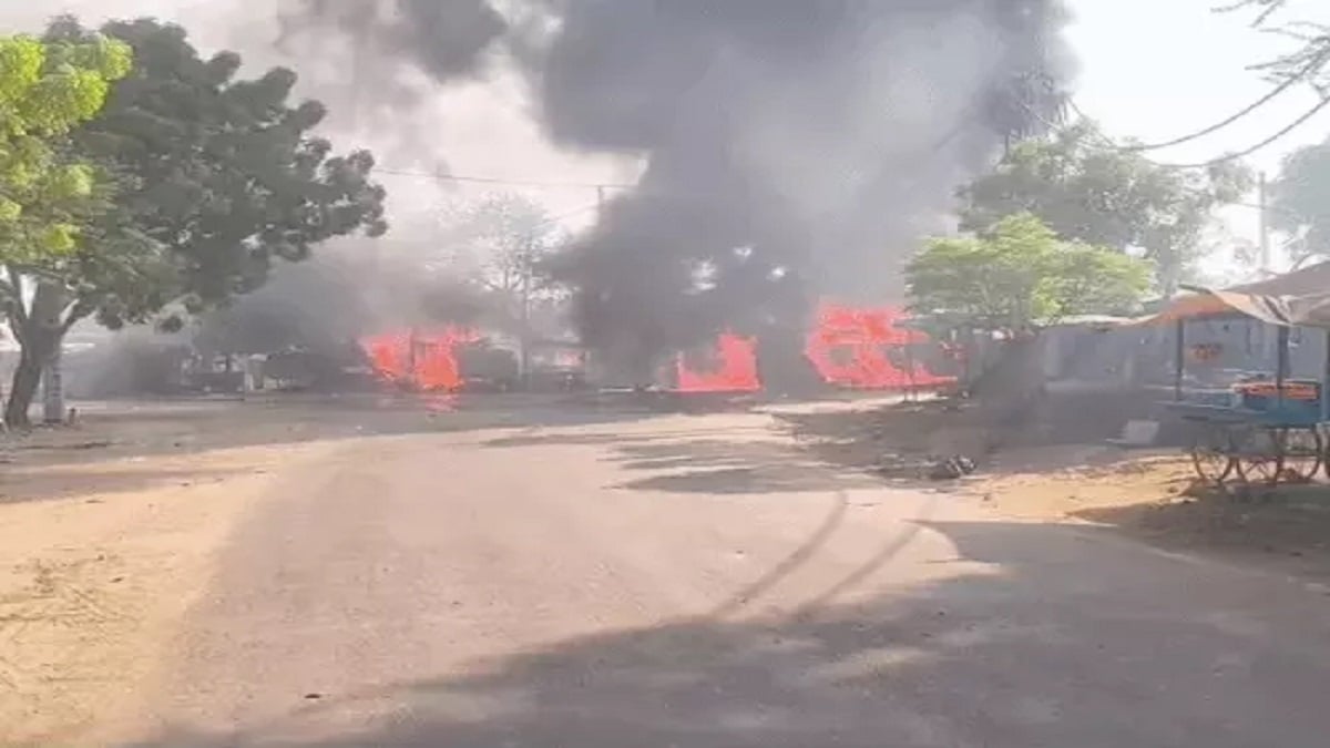 भिवानी में पलटे केमिकल टैंकर में अचानक लगी भीषण आग, दुकान-रेहड़ियां खाक; 6 दमकल गाड़ियों ने पाया काबू
