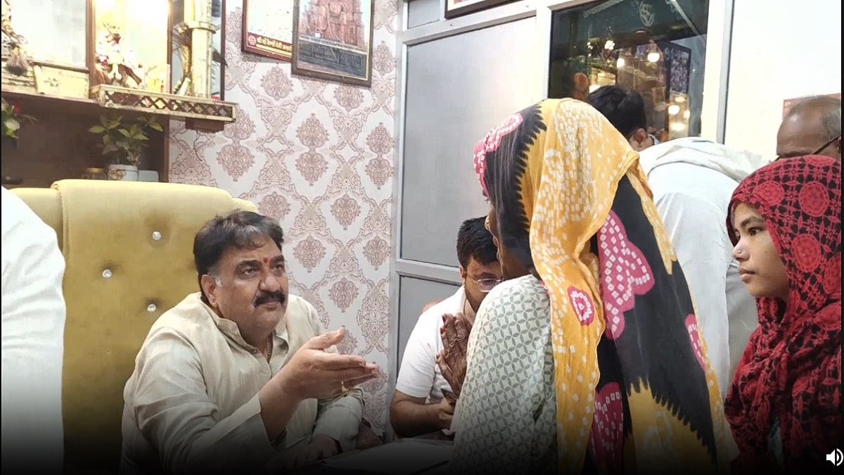 दक्षिण अफ्रीका-केन्या से लौटते ही एक्शन में डॉ. कृष्ण मिड्ढा: जींद में लगाया जनता दरबार, अधिकारियों को दिए कड़े निर्देश