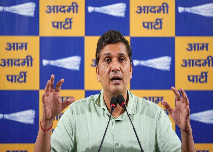 SIR वोटर लिस्ट पर AAP ने पूछा- ‘डिलीट नामों के साथ पता-फोन नंबर क्यों नहीं?’