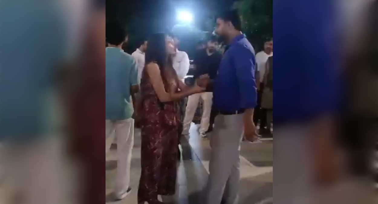 तू गंदी है, मैं तुझे छूना भी नहीं चाहता… पति-पत्नी का बीच सड़क हाई-वोल्टेज ड्रामा