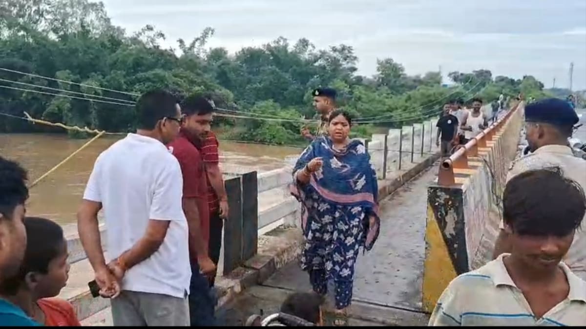 मोहनिया पावर हाउस में घुसा बाढ़ का पानी, एसडीआरएफ तैनात और बिजली संकट गहराया!