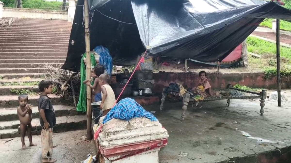भागलपुर में गंगा का बढ़ा जलस्तर, कई गांव जलमग्न, बाढ़ से परेशान ग्रामीणों का पलायन जारी