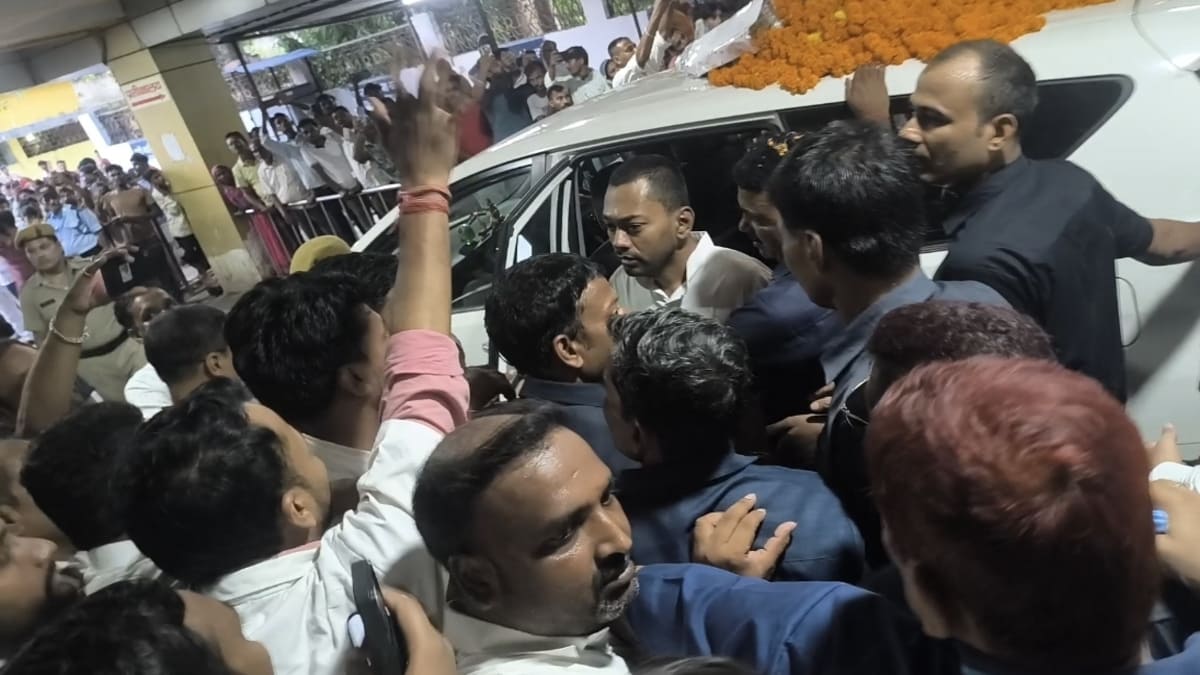 मुजफ्फरपुर में स्वास्थ्य मंत्री निशांत कुमार का विरोध, SKMCH में जूनियर डॉक्टरों ने किया हंगामा