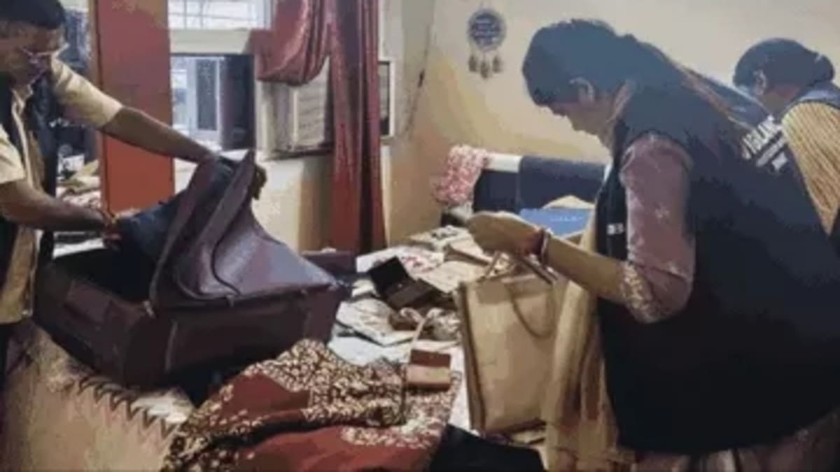 BSEIDC का कार्यपालक अभियंता रिश्वत लेते गिरफ्तार, घर से कैश और करोड़ों के निवेश के दस्तावेज बरामद