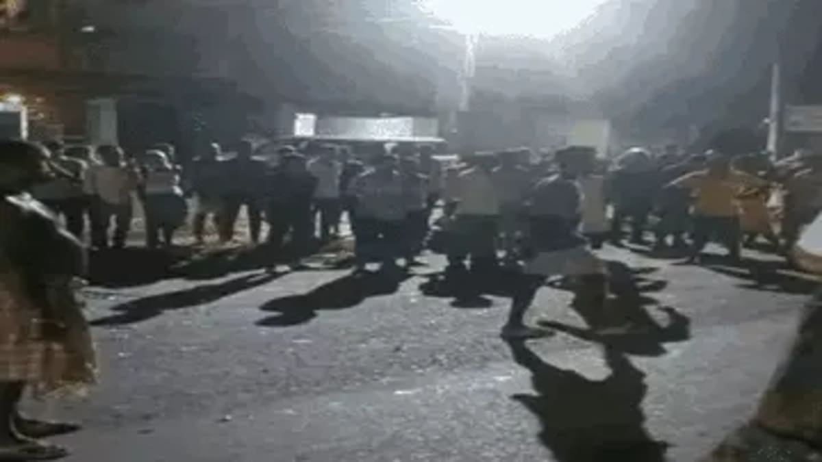 मुजफ्फरपुर में बेकाबू ट्रक की टक्कर से बाइक सवार एक युवक की मौत, दूसरा गंभीर रूप से घायल