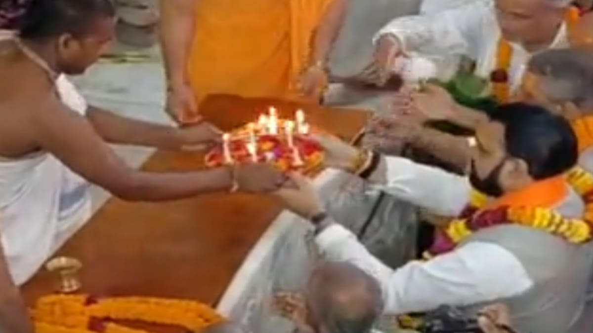 पटना के इस्कॉन मंदिर में भव्य जन्माष्टमी, 8 टन फूलों से सजा दरबार, राज्यपाल और सीएम ने किए दर्शन