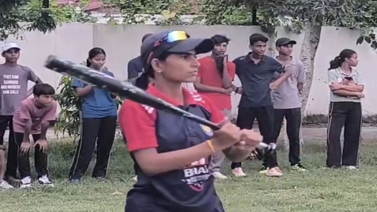 बांका की रूपा कुमारी ने रचा इतिहास, भारतीय सॉफ्टबॉल टीम में चुनी जाने वाली बिहार की इकलौती खिलाड़ी!