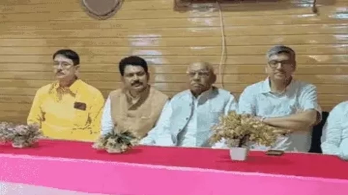 बिहार कांग्रेस में बगावत, प्रभारी और प्रदेश अध्यक्ष को हटाने की मांग, 8 सितंबर को दिल्ली में होगा हल्ला बोल