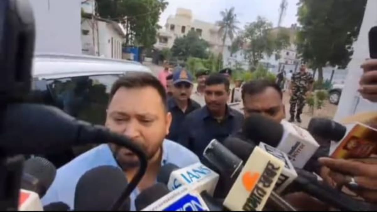 तेजस्वी का संजय झा पर तीखा हमला, बोले- ऐसे नेताओं ने बर्बाद कर दी JDU, बाढ़ प्रभावित क्षेत्रों का भी किया दौरा
