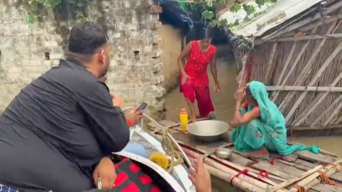 दानापुर दियारा में बाढ़ पीड़ितों से मिले सांसद पप्पू यादव, बांटी आर्थिक मदद और दिया हरसंभव सहयोग का भरोसा