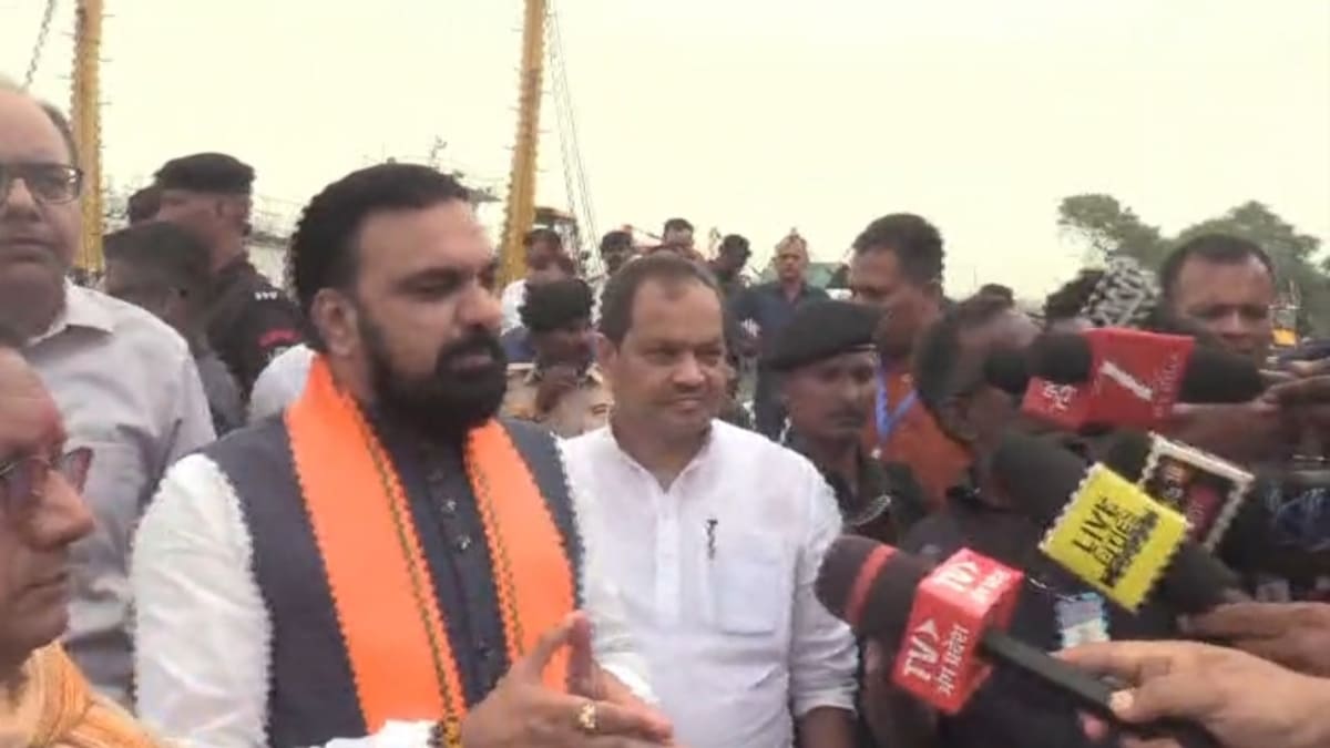 मुख्यमंत्री सम्राट चौधरी ने किया भागलपुर के राघोपुर बांध का दौरा, अधिकारियों के साथ स्थिति की समीक्षा