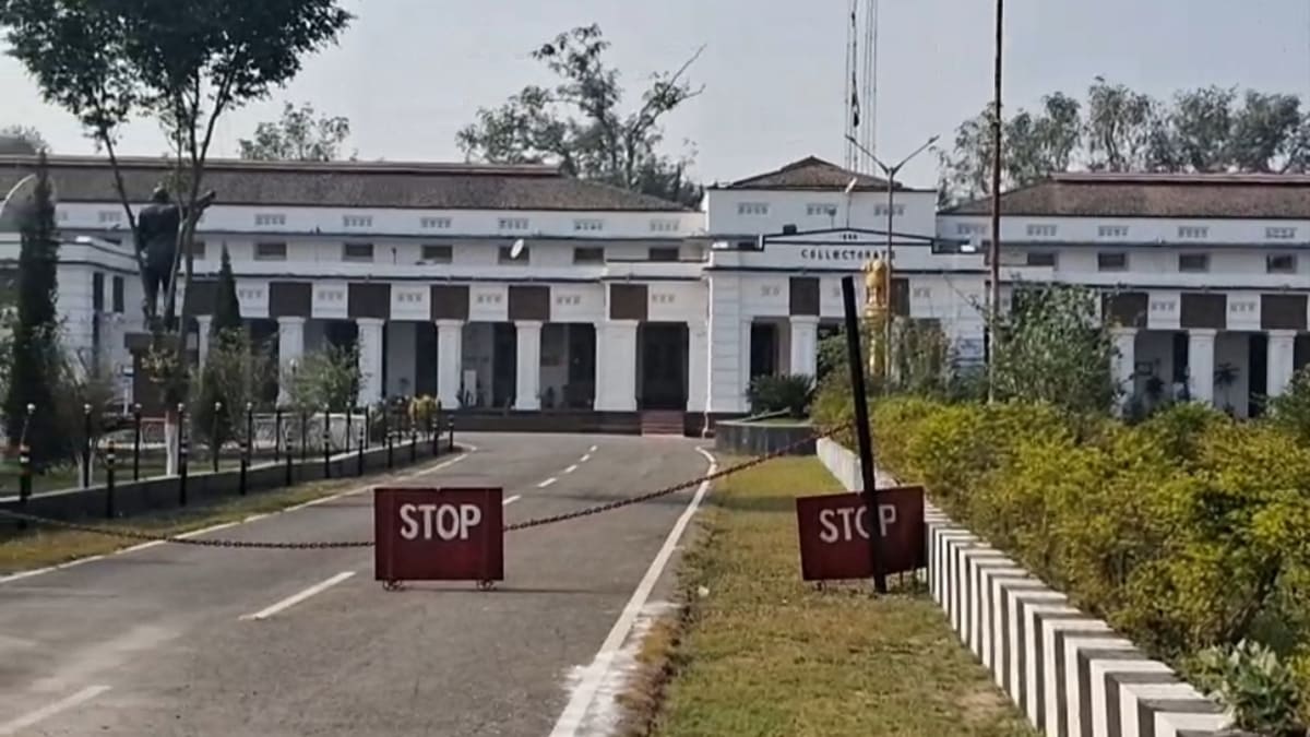 मोतिहारी के 26 अंचलों के CO और राजस्व अधिकारियों का वेतन रुका, लापरवाही पर गिरी गाज