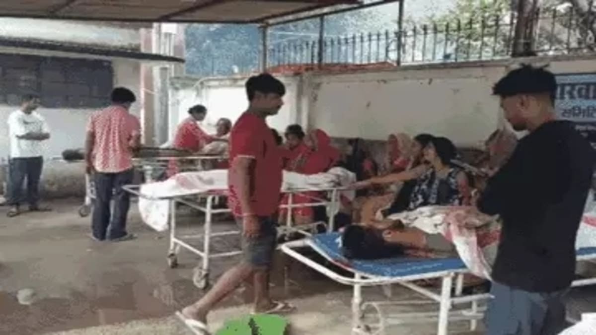 भागलपुर में तेज रफ्तार बस की टक्कर से बाइक सवार 3 दोस्तों की मौत, घर से निकले थे टहलने