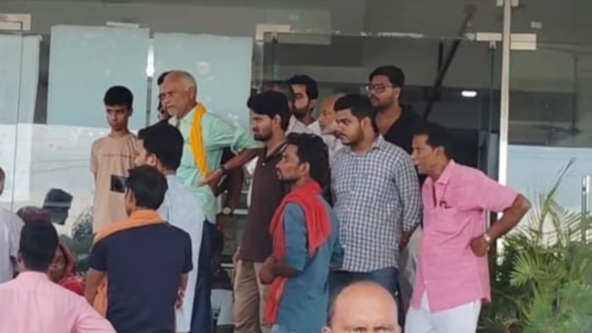 जेजे कनक हॉस्पिटल में पथरी के ऑपरेशन के दौरान युवक की मौत, परिजनों के हंगामे से अस्पताल रणक्षेत्र में तब्दील