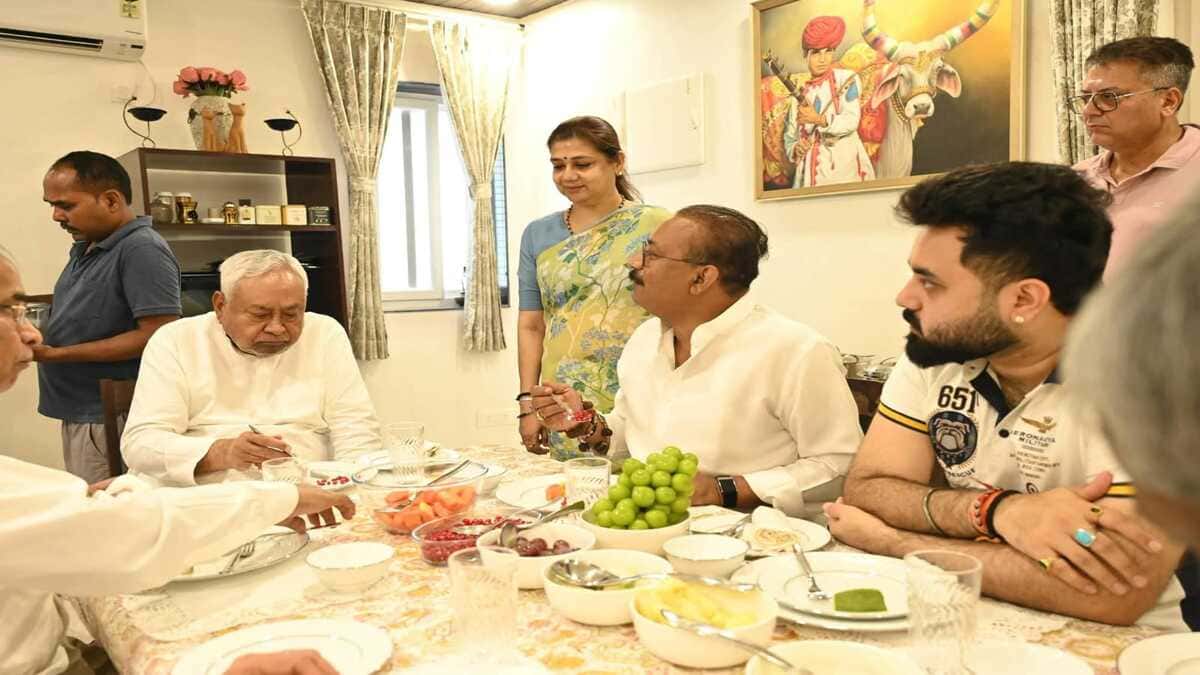 वे हमारे मानसपिता हैं… नीतीश कुमार के लिए मंत्री अशोक चौधरी के दिल से निकलीं ये खास बातें