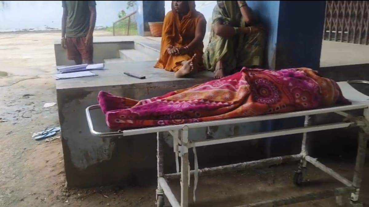 रोहतास में आपसी विवाद खूनी संघर्ष में बदला, बीच-बचाव करने आई महिला की पीट-पीटकर हत्या, बेटा घायल