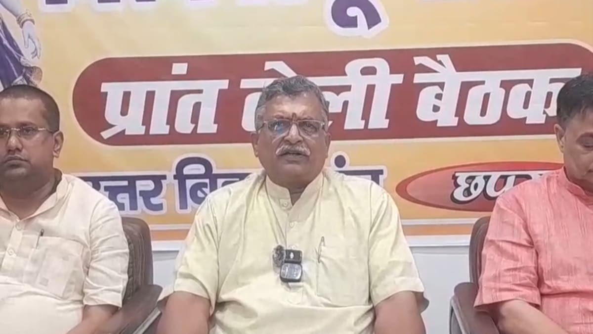 छपरा में VHP स्थापना दिवस, मिलिंद परांदे बोले- गो हत्या कानून सख्ती से लागू हो, मंदिरों को मिले सरकारी कब्जे से मुक्ति