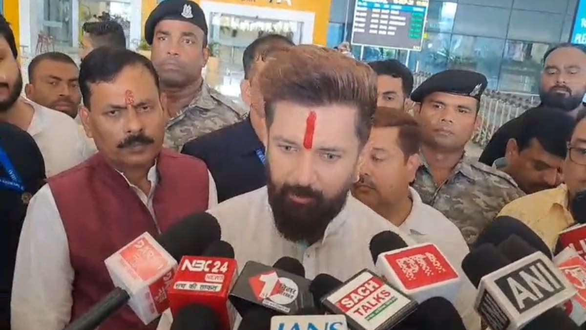 दिग्गजों के नाम पर सियासत से लेकर शराबबंदी और बाढ़ पीड़ितों के दर्द तक, चिराग पासवान ने उठाई ये 5 बड़ी मांगें