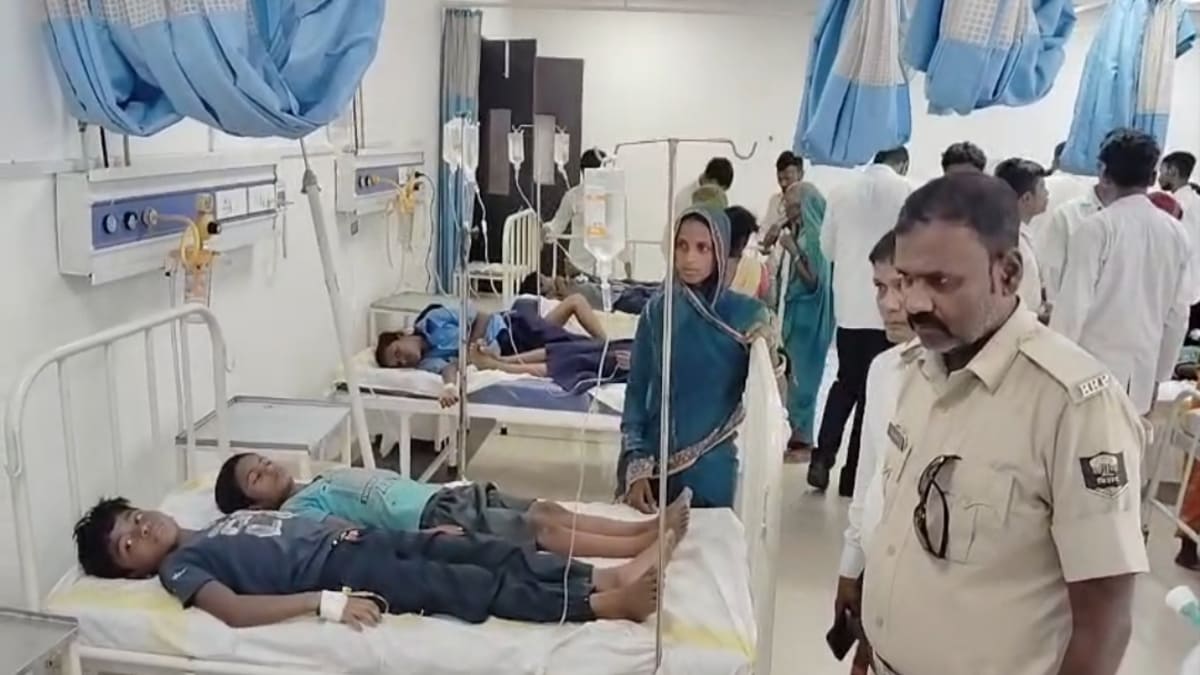 सहरसा के स्कूल में मिड डे मील खाने से एक दर्जन से अधिक बच्चे बीमार, सदर अस्पताल में भर्ती