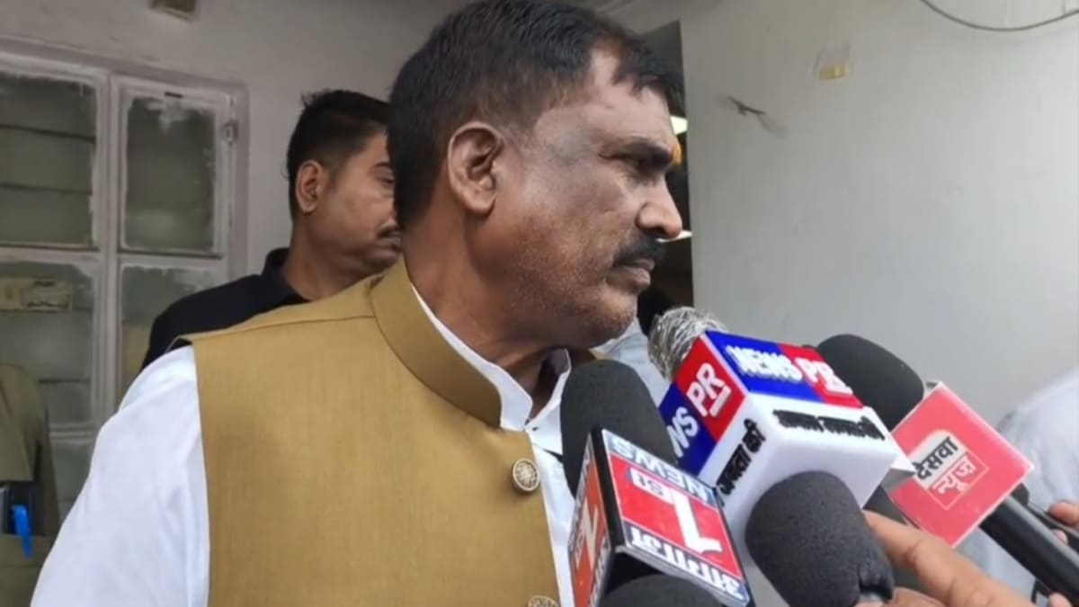 छात्रों की मांगों पर सरकार गंभीर, मंत्री केदार गुप्ता बोले- बाढ़ प्रभावित क्षेत्रों पर खुद नजर रख रहे हैं सीएम