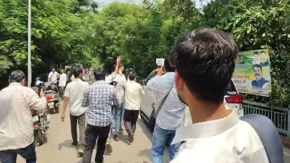 जदयू कार्यालय के बाहर हंगामा, संविदा ANM ने मंत्री रत्नेश सदा की गाड़ी को घेरा, मानदेय बढ़ाने और नियमितीकरण की मांग