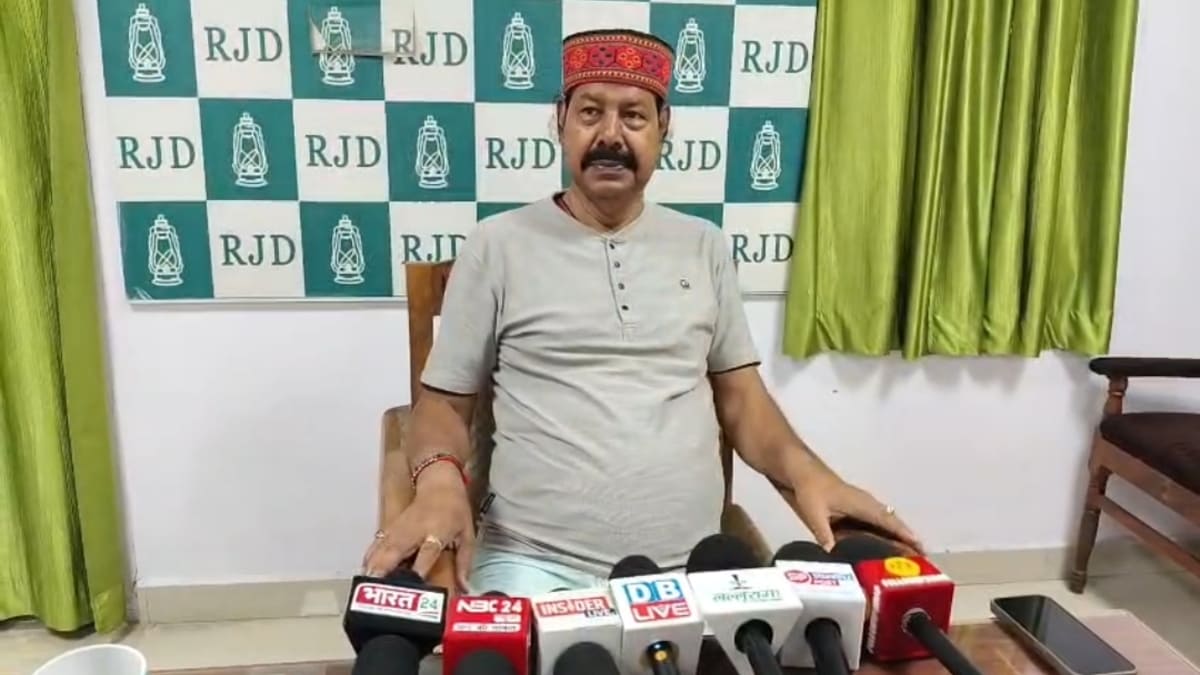 जेडीयू का मुखौटा पहनकर बीजेपी के लिए हो रहा काम, राजद विधायक भाई वीरेंद्र का बड़ा हमला