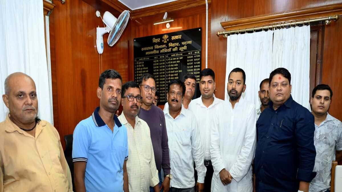 सहरसा के दबंग डॉक्टर पर भड़के पत्रकार, स्वास्थ्य मंत्री के दरबार में लगाई गुहार, बोले- जल्द हो कार्रवाई वरना….
