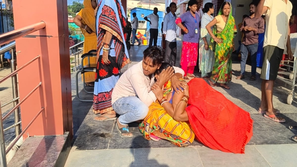 महावीरी मेला देखकर लौट रहे दो युवकों की सड़क हादसे में मौत, परिवार का रो-रोकर बुरा हाल