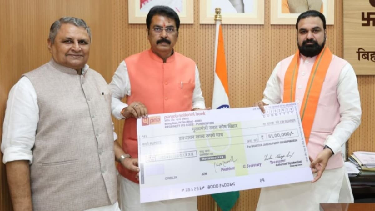 बिहार बाढ़ राहत: BJP ने CM राहत कोष में दिए 51 लाख रुपए, नेताओं ने एक महीने का वेतन दान करने की घोषणा की