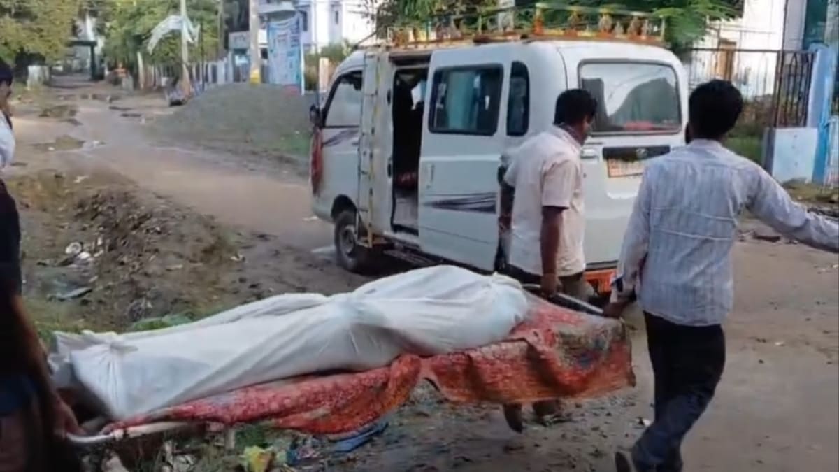 शक में बुजुर्ग की हत्या, धारदार हथियार और पत्थरों से कुचलकर जंगल में फेंका शव
