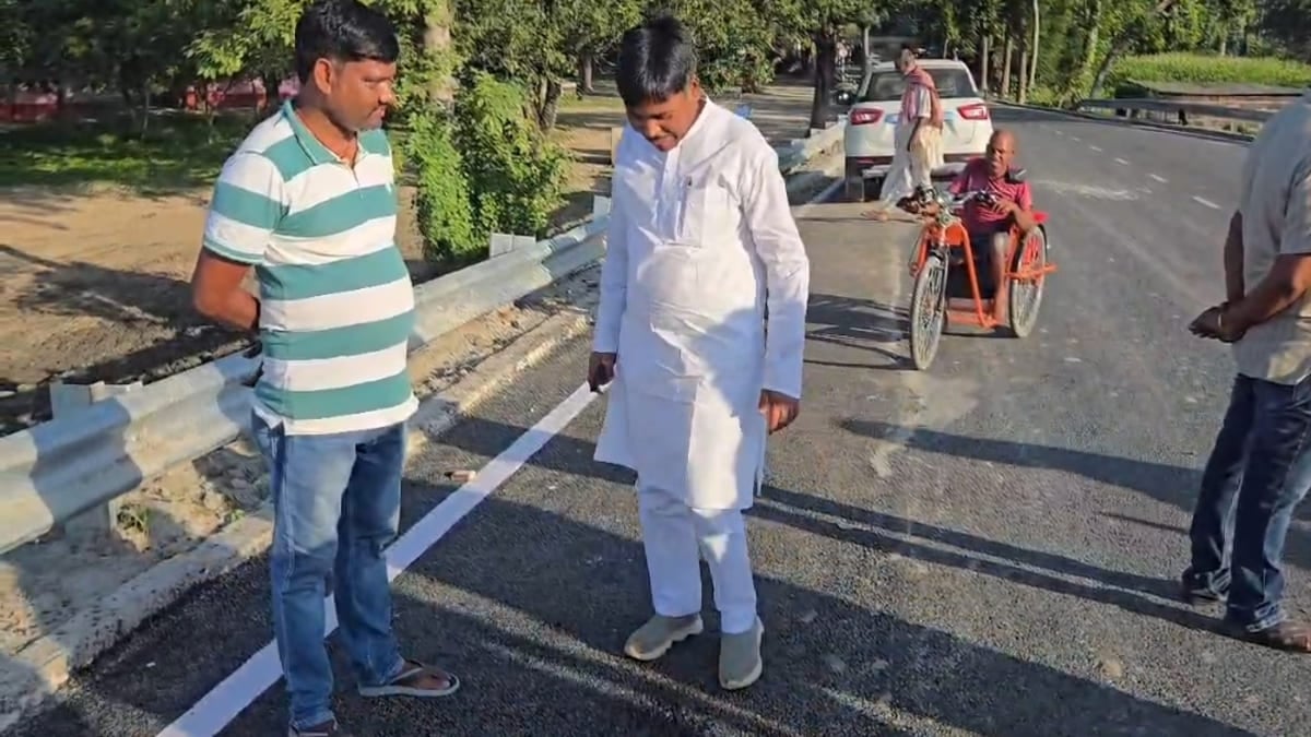 मोतिहारी के हरदिया पुल का एप्रोच पथ फिर विवादों में, मरम्मत के कुछ ही दिनों बाद गुणवत्ता पर उठे सवाल