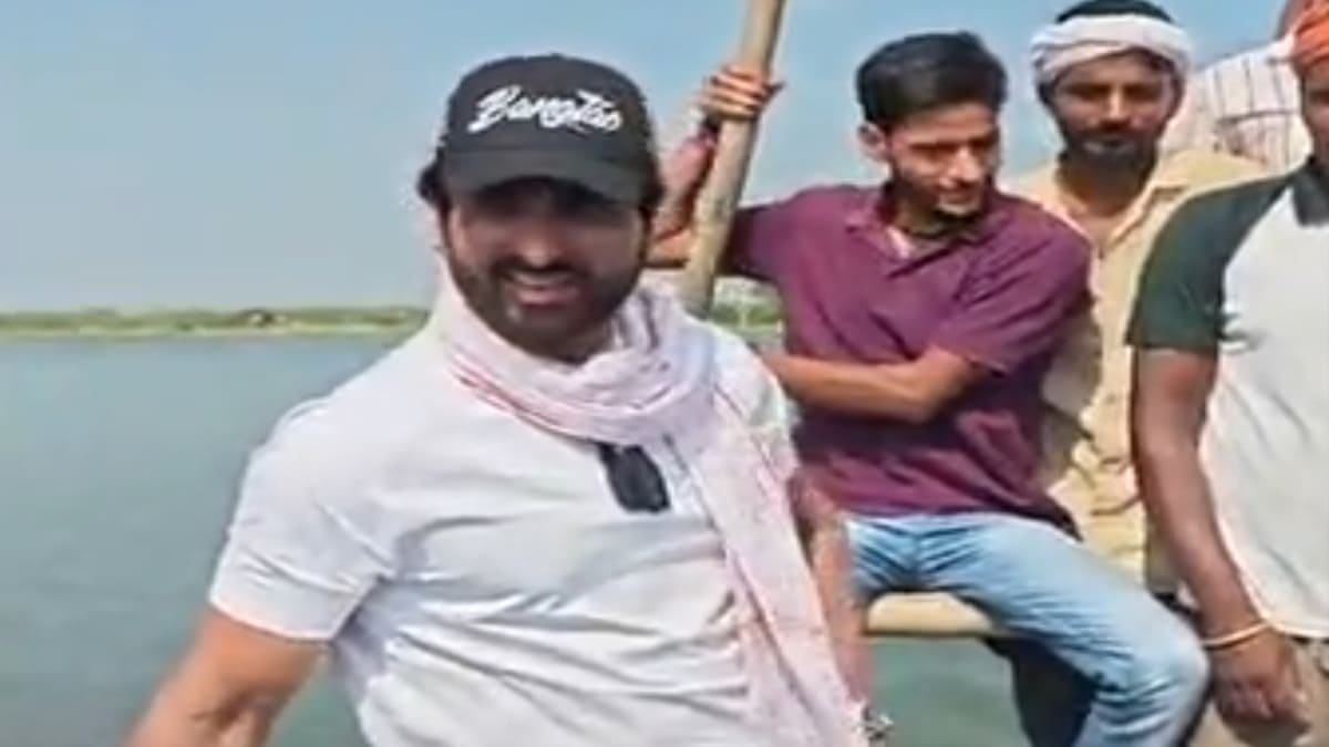 मसीहा बनकर उतरे सोनू सूद, बेगूसराय में नाव से पहुंच बांटी राहत सामग्री, इधर बिहार के 19 जिलों में बारिश का भारी अलर्ट!