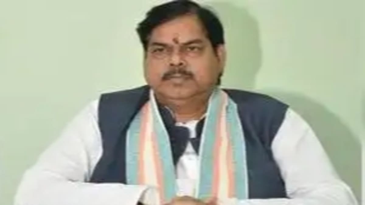 बक्सर में छात्राओं से छेड़खानी और गंदा वीडियो वायरल, शिक्षा मंत्री के कड़े निर्देश पर दो शिक्षक सेवा से बर्खास्त