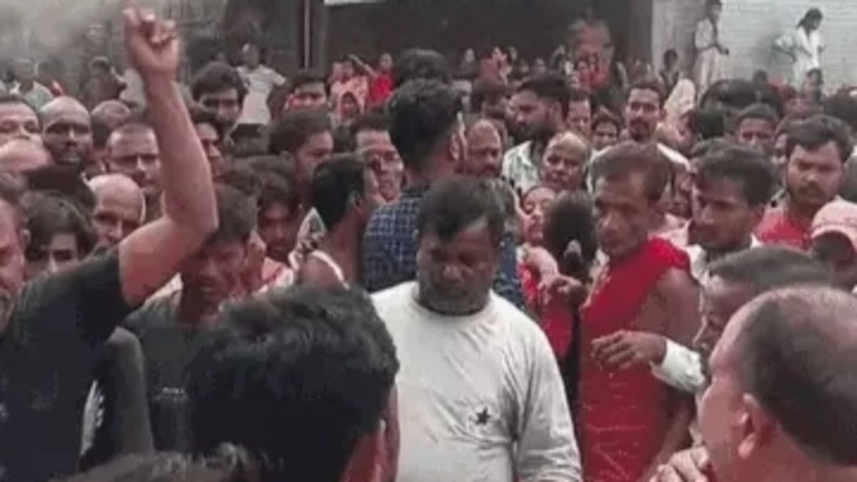 नाबालिग की पीट-पीटकर हत्या, सड़क पर उतरे ग्रामीण, आरोपियों की गिरफ्तारी की मांग