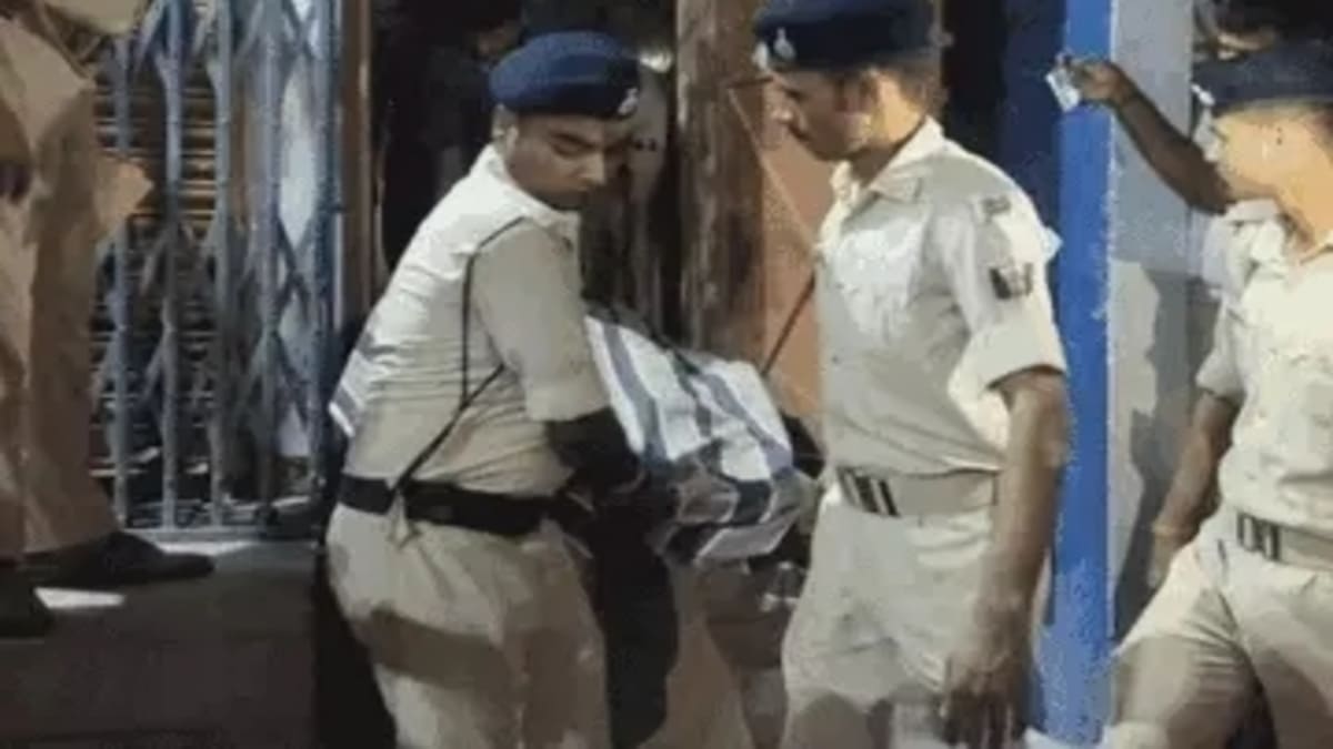 बिहार पुलिस के सिपाही ने बहन को गोली मारकर खुद की ली जान, दोनों के शव एक बेड पर मिले