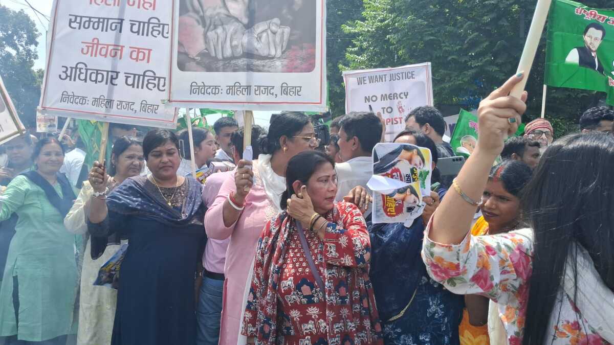 जमुई की बेटी से दरिंदगी पर पटना में प्रदर्शन, राजद बोली- हाफ नहीं, फुल एनकाउंटर हो, पप्पू यादव पहुंचे राजभवन
