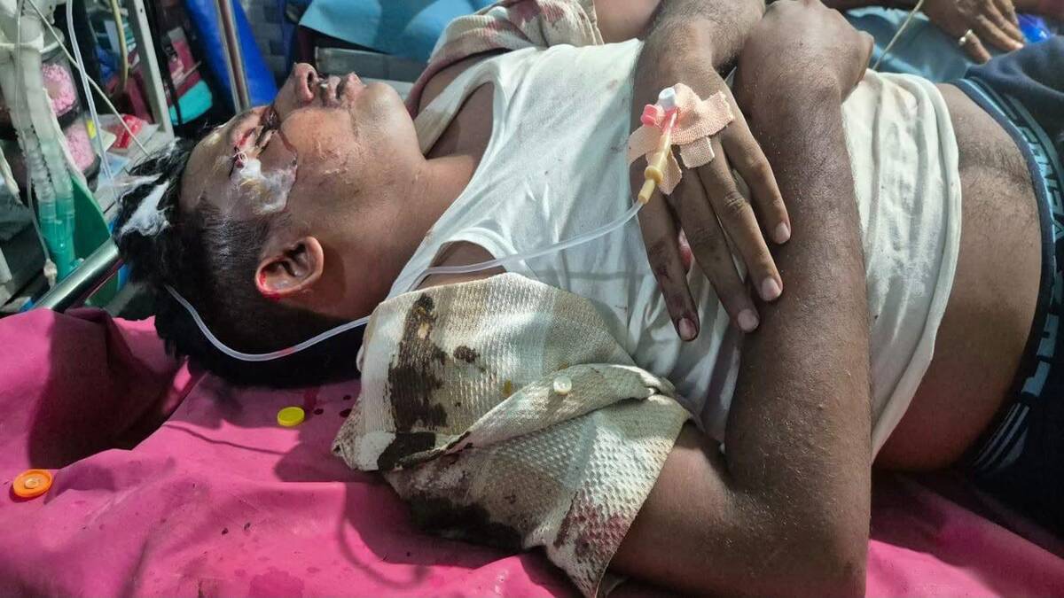 सासाराम में बक्सर पुलिस की सुमो और ट्रेलर में टक्कर, सब इंस्पेक्टर समेत तीन गंभीर रूप से घायल